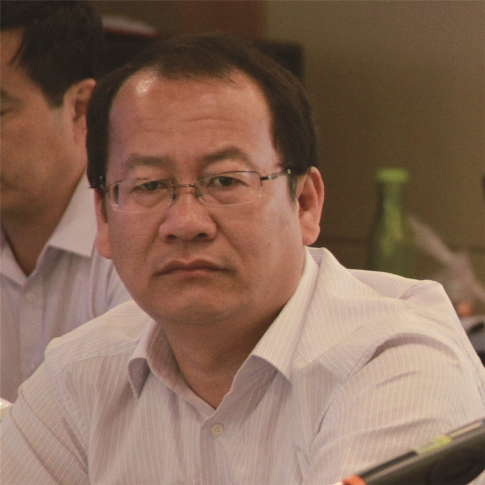 縣委常委、組織部長(zhǎng)馬海強(qiáng)(左一).JPG